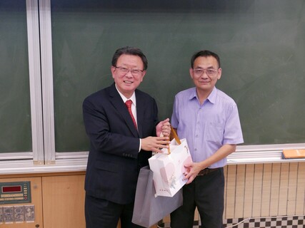 還好，我大學是數學系